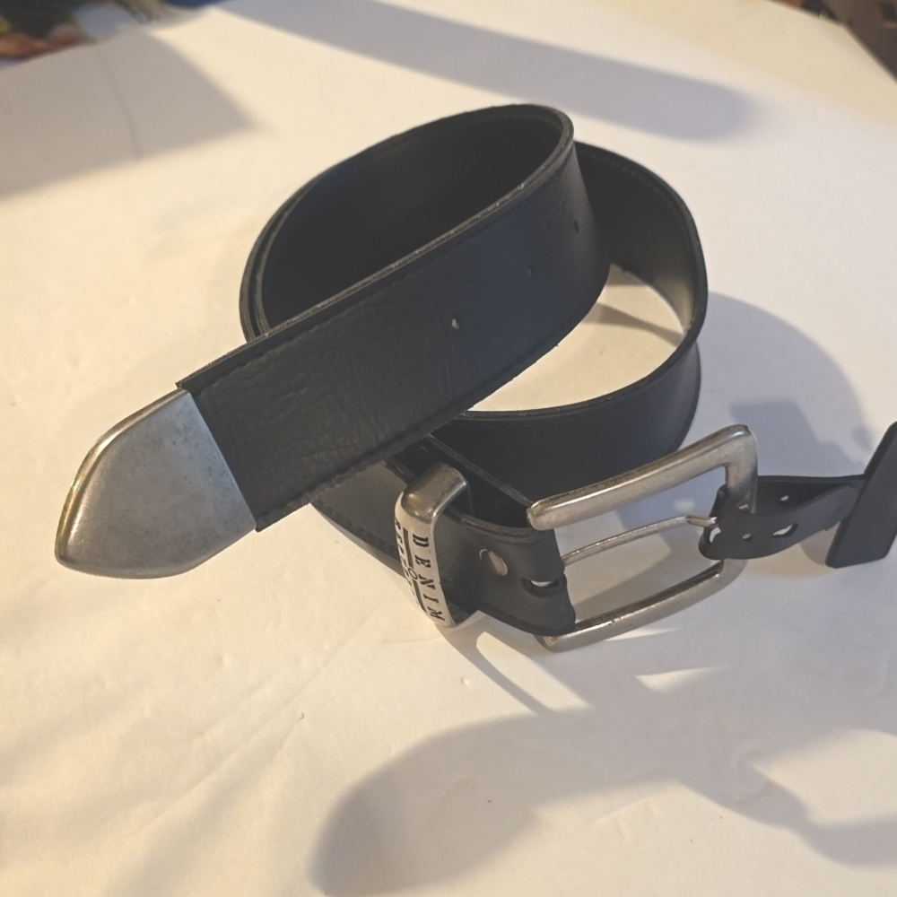 Denim Republic Mens Black Belt Silvertone belt tip and buckle Sz.M/L